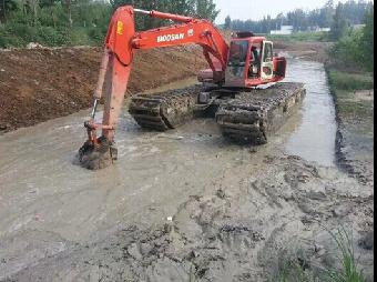 水陸挖掘機